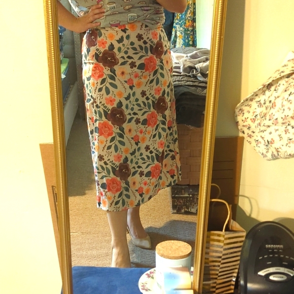 Floral tight split skirt - Picture 2 of 3